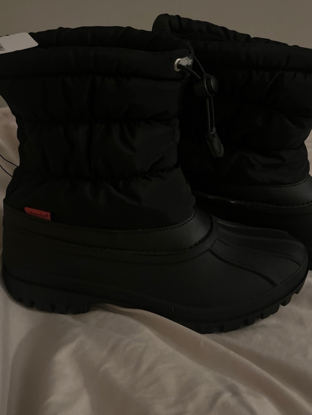 Chooka women’s nylon puffer boots with drawstring to keep cola air out
